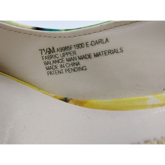 Etienne Aigner E-Darla Floral Slingback, Peep-toe Size 7.5 with 3in. Heels - Picture 5 of 8